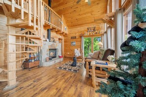 Smart TV y chimenea 
