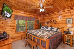 3 bedrooms, iron/ironing board, free WiFi, bed sheets - Easy Access Roads*In Pigeon Forge*Jacuzzi and hot tub (PIGEON FORGE)
