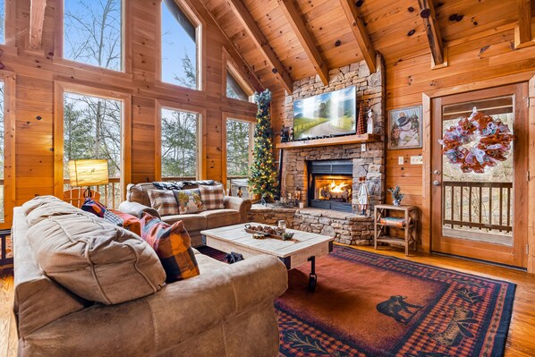 Smart-TV, Kamin, Videospiele, Tischfußball