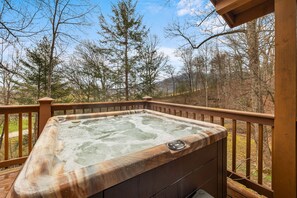 Outdoor spa tub - Wears Valley Area*Close to Pigeon Forge*Private*Dog Friendly (PIGEON FORGE)