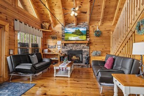 Una Smart TV, una chimenea, videojuegos