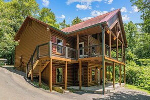 Exterior - Semi-secluded*Dog Friendly*Game Room*Satellite TV (PIGEON FORGE)