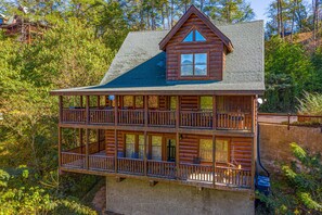 Exterior - Pigeon Forge*Mountain Views*Family Fun*Game Room*Hot Tub (PIGEON FORGE)