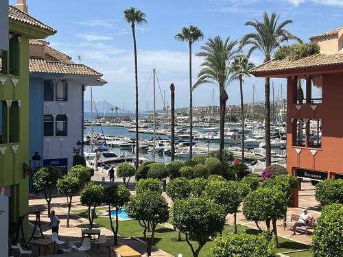 Apartamento Junto al mar con Increíbles Vistas y Amplia Terraza en Sotogrande