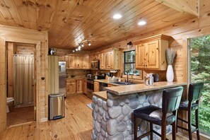 Fridge, microwave, oven, stovetop - Gated Resort*Wifi*Hot Tub*Resort Seasonal Pool (SEVIERVILLE)