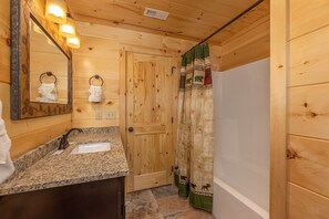 Towels - Gatlinburg's Glades Community*Wooded Views*DIsh Sat./Wifi (GATLINBURG)