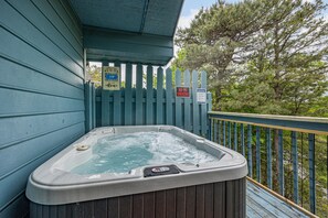 Bañera de hidromasaje al aire libre