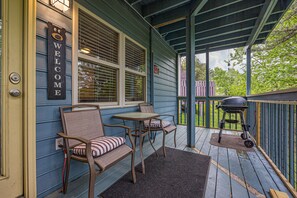 Outdoor dining - Ober Gatlinburg*Seasonal Resort Pool*Hot Tub*WiFi*Views (GATLINBURG)