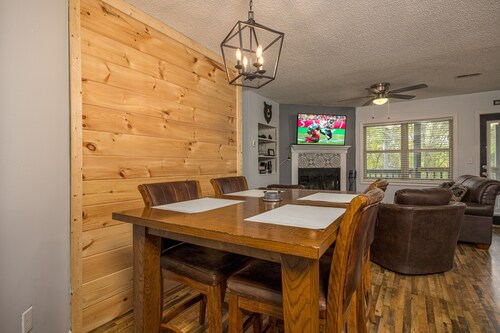 Ober Gatlinburg*Seasonal Resort Pool*Hot Tub*WiFi*Views