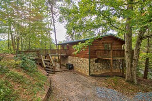 Exterior - Located just off the Spur between Pigeon Forge & Gatlinburg (PIGEON FORGE)