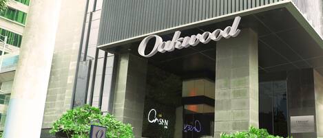 Vista frontal de la propiedad