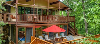 Gatlinburg off the Spur*Indoor Hot Tub*Firepit*Coffee Bar