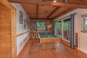 Games room - Gatlinburg*Resort*Seasonal Pool*Wifi*Pool Table*Hot Tub (GATLINBURG)