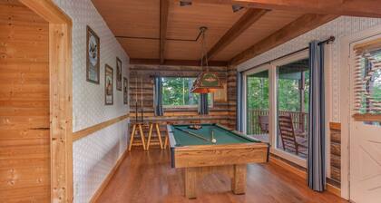 Gatlinburg*Resort*Seasonal Pool*Wifi*Pool Table*Hot Tub