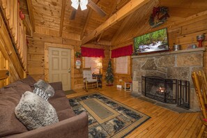 Living area - Cozy Hillside Getaway (SEVIERVILLE)