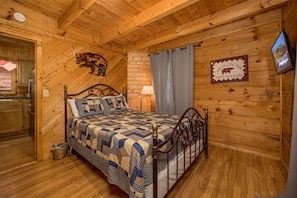 2 bedrooms, iron/ironing board, free WiFi, bed sheets - Cozy Hillside Getaway (SEVIERVILLE)