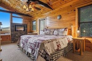 2 bedrooms, iron/ironing board, free WiFi, bed sheets - Private Pool*Theater Room*Game Room W/ Pool Table*WiFi/Cable (SEVIERVILLE)