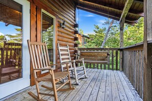 Terrace/patio - Private Pool*Theater Room*Game Room W/ Pool Table*WiFi/Cable (SEVIERVILLE)