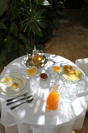 Desayuno buffet incluido todos los días 