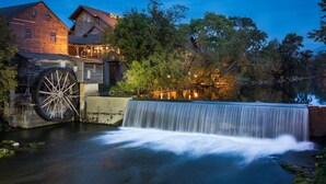 Miscellaneous - Rustic Studio*Mountain Views*Jacuzzi*Romantic (PIGEON FORGE)