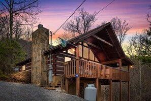 Exterior - Rustic Studio*Mountain Views*Jacuzzi*Romantic (PIGEON FORGE)