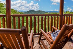 Property grounds - Resort w/ Pool*Close to Dollywood*Satellite/Wifi*Hot Tub (SEVIERVILLE)