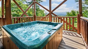 Outdoor spa tub - Fully Equipped Kitchen*Game Room *Hot Tub*Mtn Views (GATLINBURG)