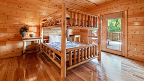 4 bedrooms, iron/ironing board, free WiFi, bed sheets - Fully Equipped Kitchen*Game Room *Hot Tub*Mtn Views (GATLINBURG)