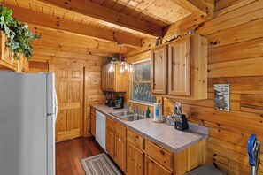 Fridge, microwave, oven, stovetop - Secluded*Romantic*Jacuzzi Tub & Hot Tub*Tranquil (GATLINBURG)