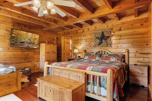 1 bedroom, iron/ironing board, free WiFi, bed sheets - Secluded*Romantic*Jacuzzi Tub & Hot Tub*Tranquil (GATLINBURG)