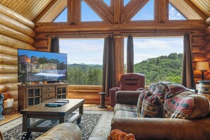 Smart TV, fireplace, video games, DVD player - Luxury Lodge with Mountain Views and Amenities (PIGEON FORGE)