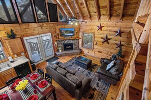 TV, caminetto, tavolo da calcetto