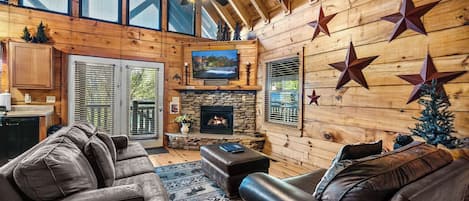 Tv, eldstad och bordsfotboll