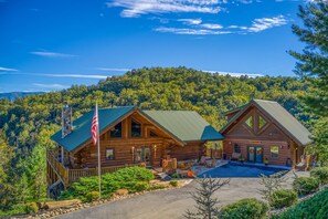 Exterior - Luxury Log Lodge with Mountain Views (SEVIERVILLE)