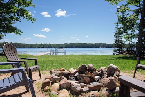 Dollar Lake Oasis, Near Downtown and the Chain, Fire Pit, Sandy Beach, W&D, WiFi