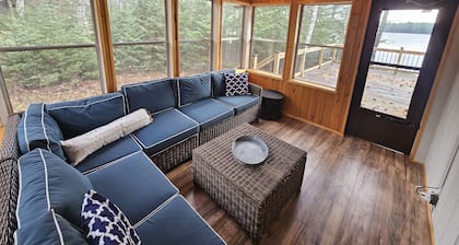 Dollar Lake Oasis, Near Downtown and the Chain, Fire Pit, Sandy Beach, W&D, WiFi