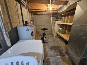 Douche, sĂšche-cheveux, serviettes fournies