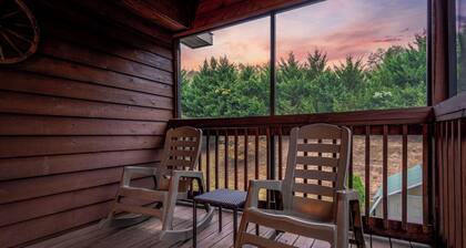 Heaven Sent - Tastefully Decorated Cabin with Fireplace
