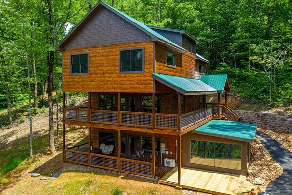 Exterior - Paradise Cabin with Indoor Pool and Theater Room (SEVIERVILLE)