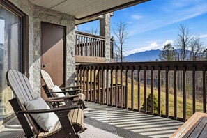 Terrace/patio - A Mountain Top Retreat (GATLINBURG)