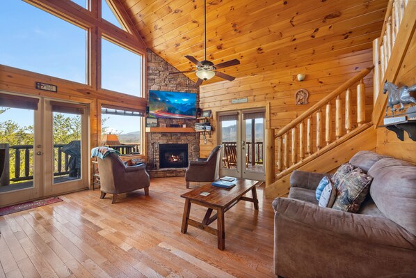 Fernseher, Kamin, Videospiele, DVD-Player