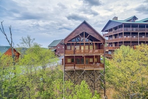 Exterior - Shouting For Mountain Views (SEVIERVILLE)