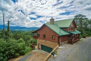 Exterior - When Your Heart Belongs To the Mountains (SEVIERVILLE)