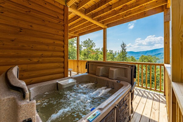 Outdoor spa tub - Retreat To The Mountain Lair (SEVIERVILLE)