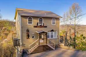 Exterior - Resort with Pool Amenity*Game Room*Mtn. View (GATLINBURG)