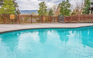 Pool - Resort Setting*Satellite Cable*Hot Tub & Jacuzzi (PIGEON FORGE)
