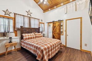 2 bedrooms, iron/ironing board, free WiFi, bed sheets - Dogs Welcome*Wears Valley Area*Easy Access*WiFi (PIGEON FORGE)