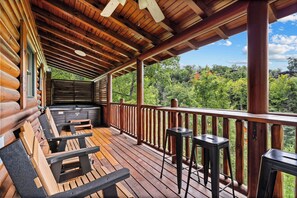 Terrace/patio - Filling Your Vacation Time With Fun And Games (PIGEON FORGE)
