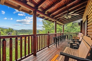 Terrace/patio - Filling Your Vacation Time With Fun And Games (PIGEON FORGE)
