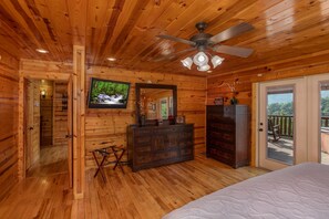 3 bedrooms, iron/ironing board, free WiFi, bed sheets - Luxury and Views Fit For Royalty (PIGEON FORGE)